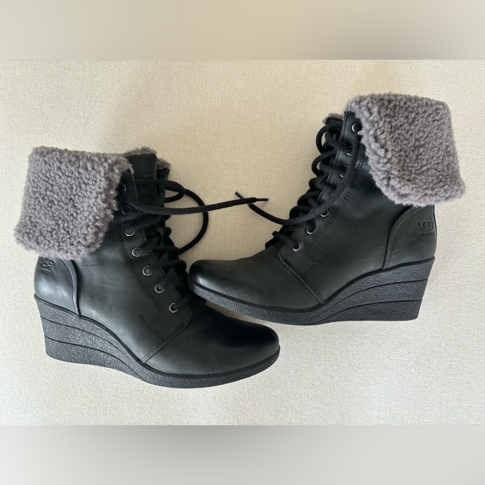 UGG waterproof leather shearling boots black 7 EUC